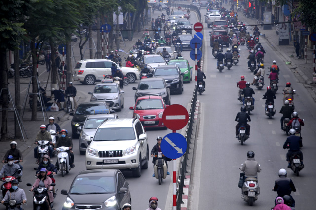 Người Hà Nội chật vật đi làm ngày đầu sau dịp nghỉ Tết Dương